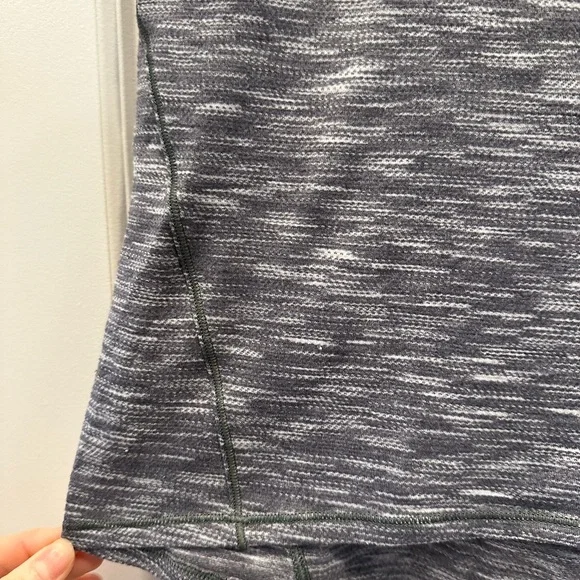 Lululemon 🍋 Grey Cap Sleeve Top - Picture 4 of 5